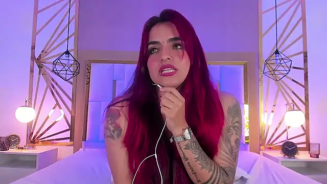 Snapshot of valeriee_millerr_ chatting on December 20, 9:28 pm valeriee millerr online show from December 20, 9:28 pm
