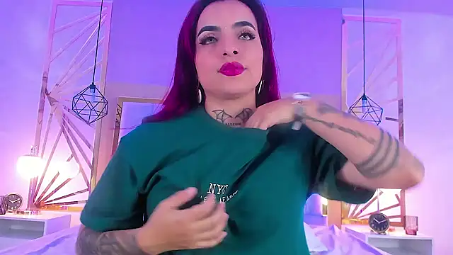 Snapshot of valeriee_millerr_ chatting on December 27, 1:28 pm valeriee millerr online show from December 27, 1:28 pm