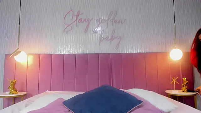 Snapshot of valeriee_millerr_ chatting on January 8, 9:23 pm valeriee millerr online show from January 8, 9:23 pm