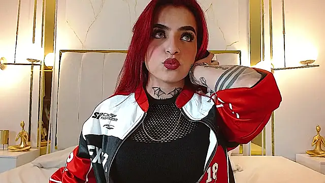 Snapshot of valeriee_millerr_ chatting on February 12, 6:19 pm valeriee millerr online show from February 12, 6:19 pm