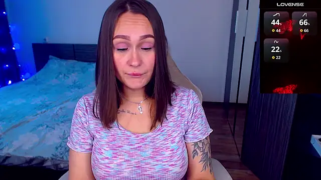 Snapshot of Cutie-Melanie chatting on October 7, 1:19 pm Cutie-Melanie online show from October 7, 1:19 pm