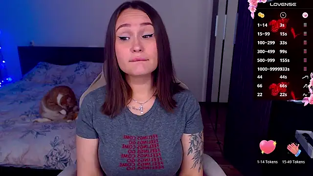 Snapshot of Cutie-Melanie chatting on November 2, 8:22 pm Cutie-Melanie online show from November 2, 8:22 pm