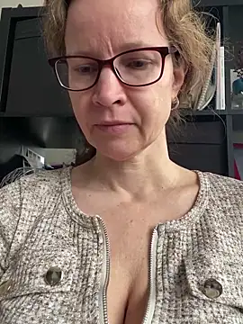 AnnikaRose online show from April 13, 6:52 am