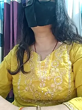 Snapshot of Aishwaryaa_69 chatting on June 25, 3:17 am Aishwaryaa 69 online show from June 25, 3:17 am