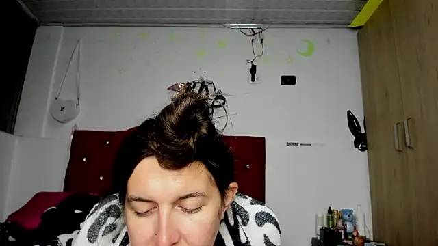 Snapshot of Sweet-Suck69 chatting on January 6, 1:20 am Sweet-Suck69 online show from January 6, 1:20 am