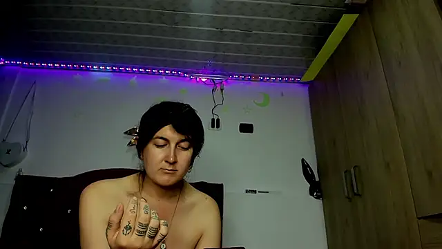 Snapshot of Sweet-Suck69 chatting on January 6, 11:20 pm Sweet-Suck69 online show from January 6, 11:20 pm