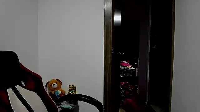 Snapshot of Sweet-Suck69 chatting on February 19, 1:40 am Sweet-Suck69 online show from February 19, 1:40 am