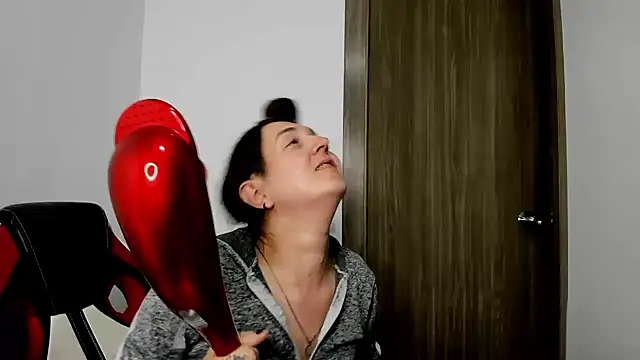 Snapshot of Sweet-Suck69 chatting on February 20, 5:44 am Sweet-Suck69 online show from February 20, 5:44 am