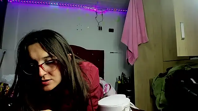 Snapshot of Sweet-Suck69 chatting on March 23, 4:05 am Sweet-Suck69 online show from March 23, 4:05 am