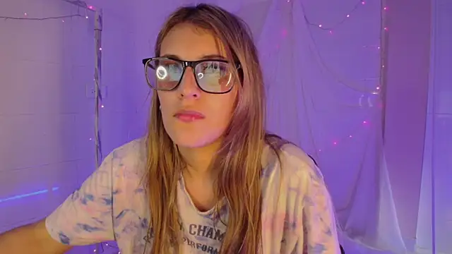 Giia paiige18 online show from December 16, 6:13 pm