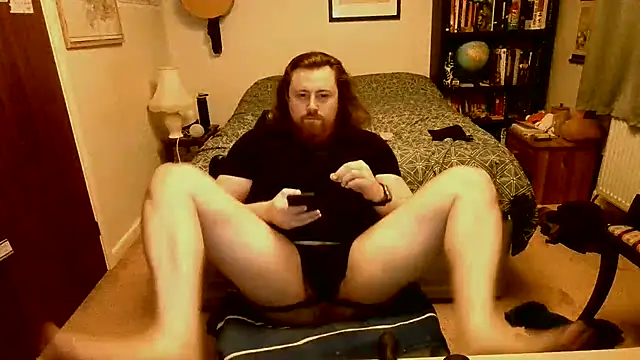 Hairy Guy30 online show from February 22, 9:15 pm