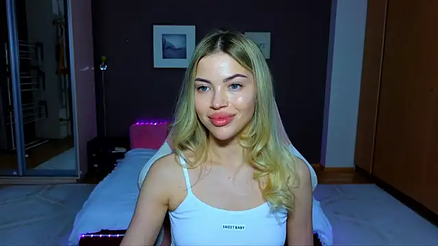 EmmyMills online show from February 19, 9:14 pm