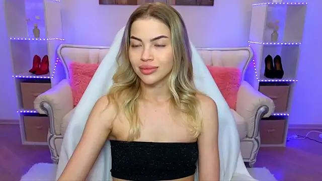 EmmyMills online show from December 2, 8:04 pm