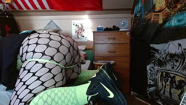 cosmicjones online show from April 22, 11:45 am