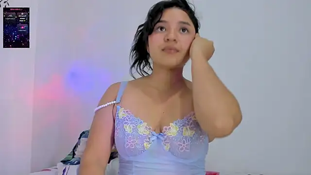 Snapshot of ayheleensexygirl1 chatting on November 4, 7:24 pm ayheleensexygirl1 online show from November 4, 7:24 pm