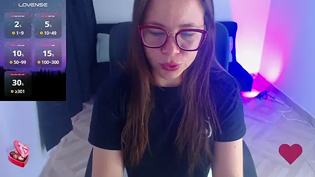 SharonR1 online show from April 4, 11:51 am