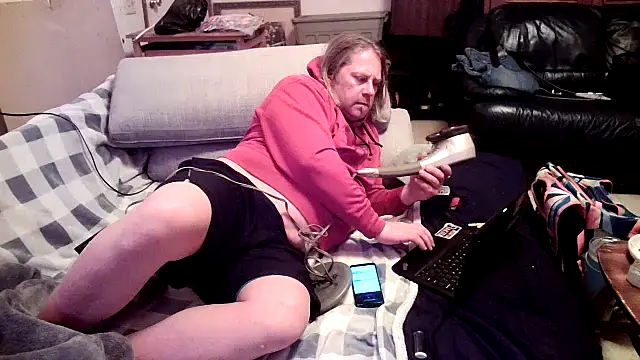 Snapshot of Mic_Oxinner chatting on December 17, 10:55 am Mic Oxinner online show from December 17, 10:55 am