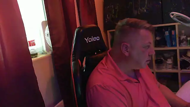 Snapshot of Mic_Oxinner chatting on October 4, 9:24 pm Mic Oxinner online show from October 4, 9:24 pm