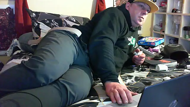 Snapshot of Mic_Oxinner chatting on November 3, 10:49 am Mic Oxinner online show from November 3, 10:49 am