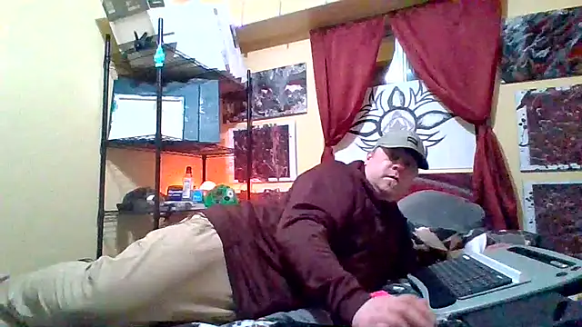 Snapshot of Mic_Oxinner chatting on November 21, 5:50 am Mic Oxinner online show from November 21, 5:50 am