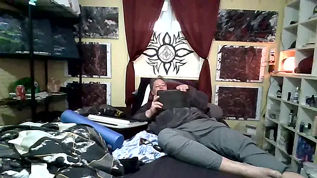 Snapshot of Mic_Oxinner chatting on November 24, 8:30 pm Mic Oxinner online show from November 24, 8:30 pm