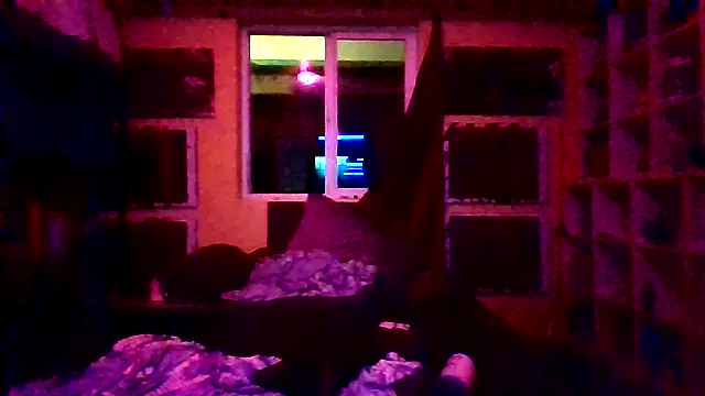 Snapshot of Mic_Oxinner chatting on December 18, 10:54 am Mic Oxinner online show from December 18, 10:54 am