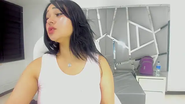 Snapshot of Catherinee69_x chatting on January 11, 2:30 am Catherinee69 x online show from January 11, 2:30 am