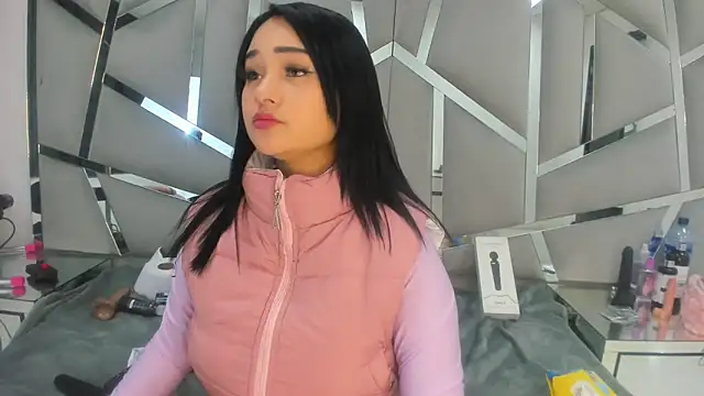 Snapshot of Catherinee69_x chatting on January 12, 10:34 am Catherinee69 x online show from January 12, 10:34 am