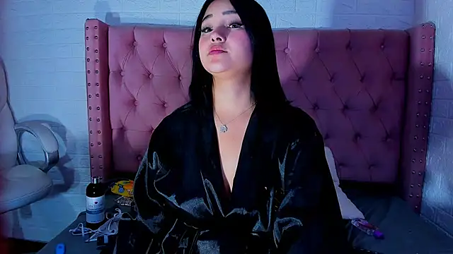 Snapshot of Catherinee69_x chatting on January 14, 9:35 am Catherinee69 x online show from January 14, 9:35 am