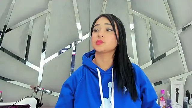 Snapshot of Catherinee69_x chatting on January 28, 9:30 am Catherinee69 x online show from January 28, 9:30 am