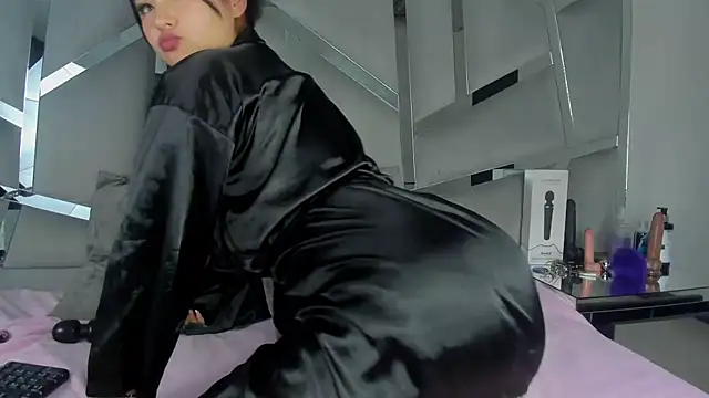 Snapshot of Catherinee69_x chatting on January 30, 10:50 am Catherinee69 x online show from January 30, 10:50 am