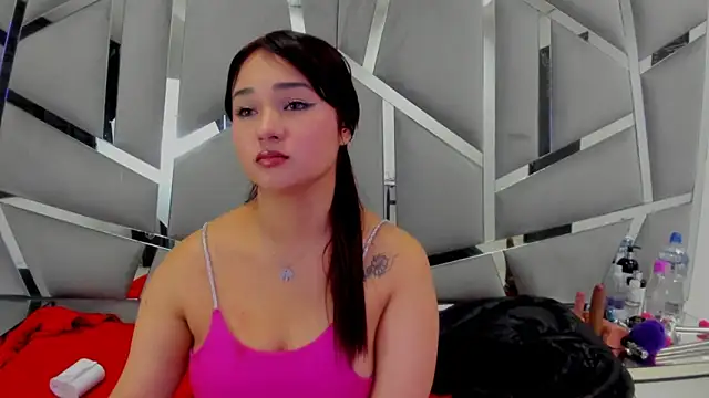 Snapshot of Catherinee69_x chatting on March 4, 7:19 am Catherinee69 x online show from March 4, 7:19 am