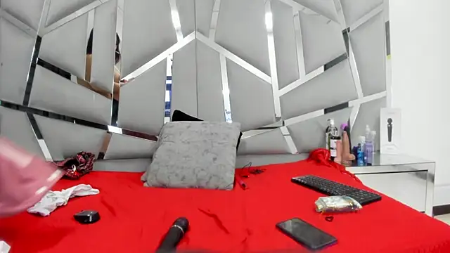 Snapshot of Catherinee69_x chatting on March 9, 9:35 am Catherinee69 x online show from March 9, 9:35 am