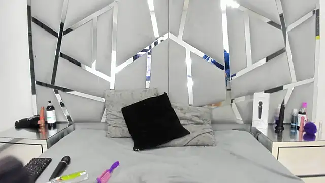 Snapshot of Catherinee69_x chatting on March 10, 8:26 am Catherinee69 x online show from March 10, 8:26 am