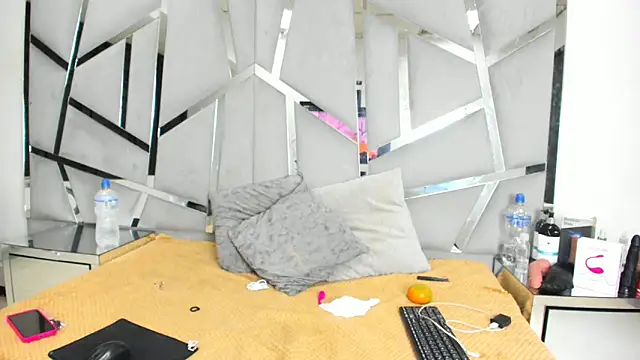 Snapshot of Catherinee69_x chatting on October 1, 3:23 am Catherinee69 x online show from October 1, 3:23 am