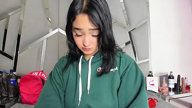 Snapshot of Catherinee69_x chatting on October 9, 2:42 am Catherinee69 x online show from October 9, 2:42 am