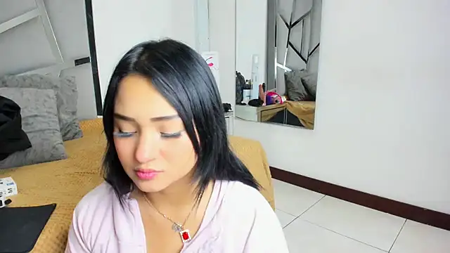 Snapshot of Catherinee69_x chatting on October 16, 2:23 am Catherinee69 x online show from October 16, 2:23 am