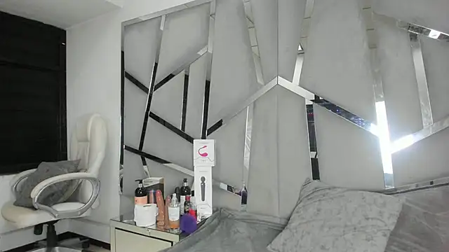 Snapshot of Catherinee69_x chatting on November 11, 3:39 am Catherinee69 x online show from November 11, 3:39 am