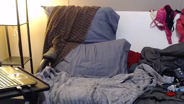 Snapshot of BurgawSub chatting on October 12, 11:53 am BurgawSub online show from October 12, 11:53 am