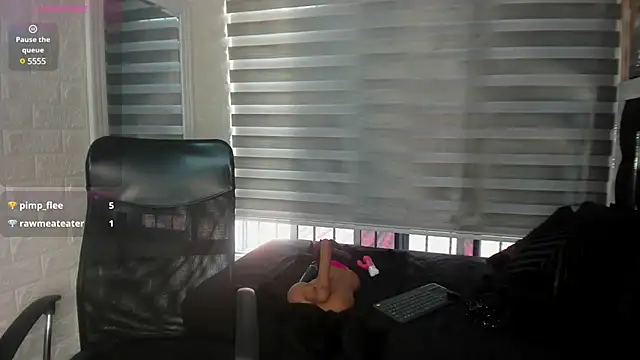 charlotte  G online show from February 12, 4:33 pm