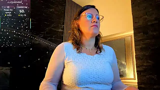 charlotte  G online show from November 16, 12:11 pm