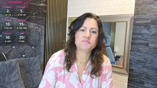 Snapshot of charlotte__G chatting on February 1, 11:20 am charlotte G online show from February 1, 11:20 am