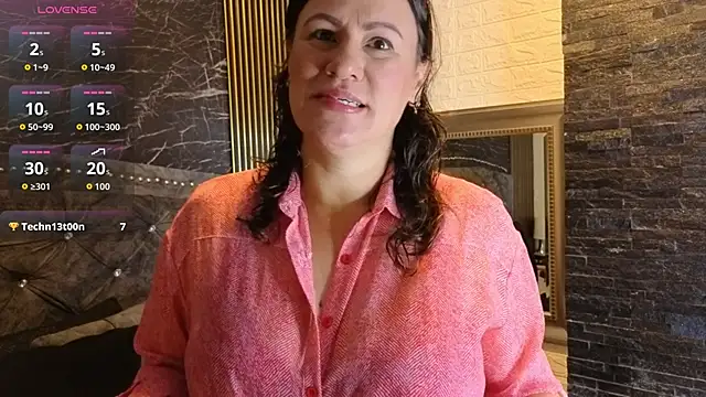 Snapshot of charlotte__G chatting on February 13, 10:33 am charlotte G online show from February 13, 10:33 am