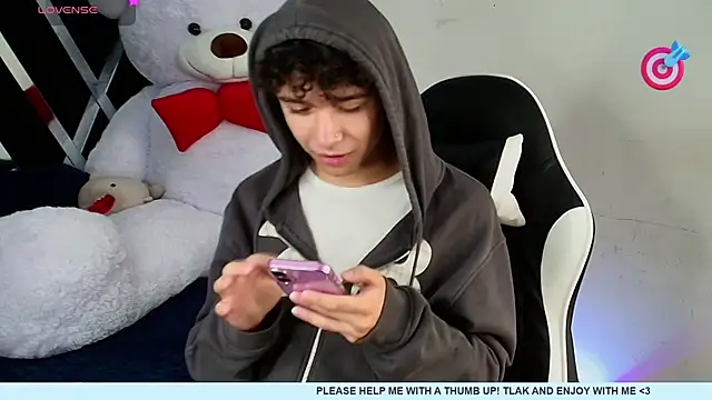 Snapshot of Niico_Cruz chatting on February 9, 9:16 am Niico Cruz online show from February 9, 9:16 am