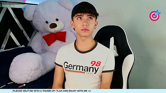 Snapshot of Niico_Cruz chatting on February 19, 7:39 am Niico Cruz online show from February 19, 7:39 am