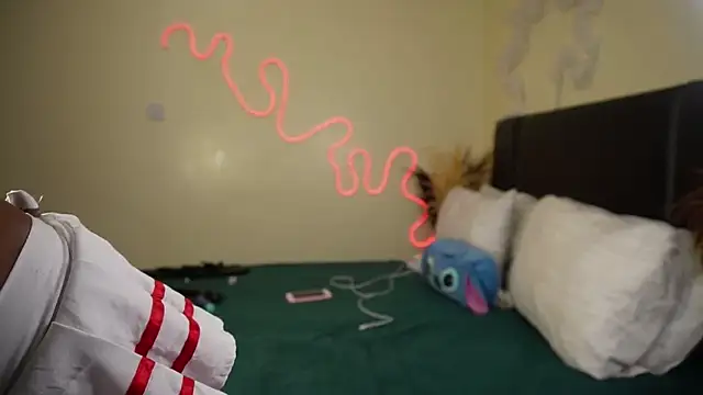 Snapshot of _Watuluv_ chatting on January 31, 8:43 am  Watuluv  online show from January 31, 8:43 am