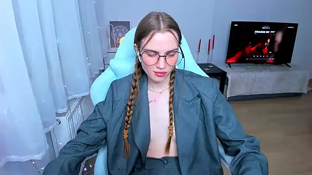 Snapshot of StellaLawless chatting on January 17, 1:15 am StellaLawless online show from January 17, 1:15 am