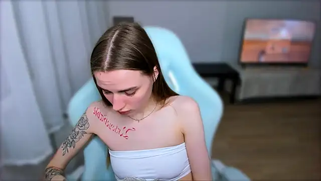 Snapshot of StellaLawless chatting on February 1, 1:55 am StellaLawless online show from February 1, 1:55 am