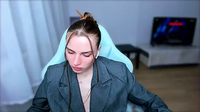 Snapshot of StellaLawless chatting on February 11, 11:54 pm StellaLawless online show from February 11, 11:54 pm