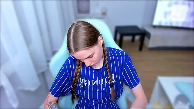 Snapshot of StellaLawless chatting on March 9, 12:42 am StellaLawless online show from March 9, 12:42 am